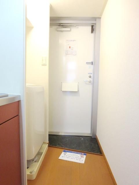 レオパレススリーYの玄関写真