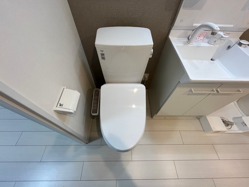 日暮里・舎人ライナー 谷在家駅 徒歩10分 4階建 築3年のトイレ写真