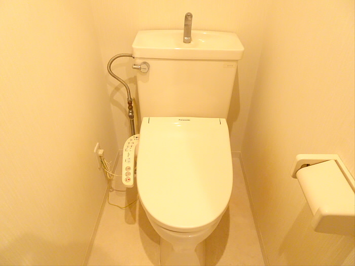 京王新線 幡ケ谷駅 徒歩12分 9階建 築30年のトイレ写真
