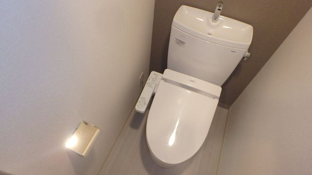 地下鉄谷町線 天満橋駅 徒歩8分 15階建 築7年のトイレ写真