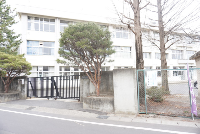 中学校　八木山中学校（中学校）まで600m