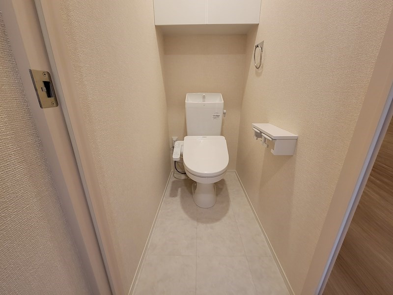 ＪＲ横浜線 鴨居駅 徒歩6分 3階建 築5年のトイレ写真