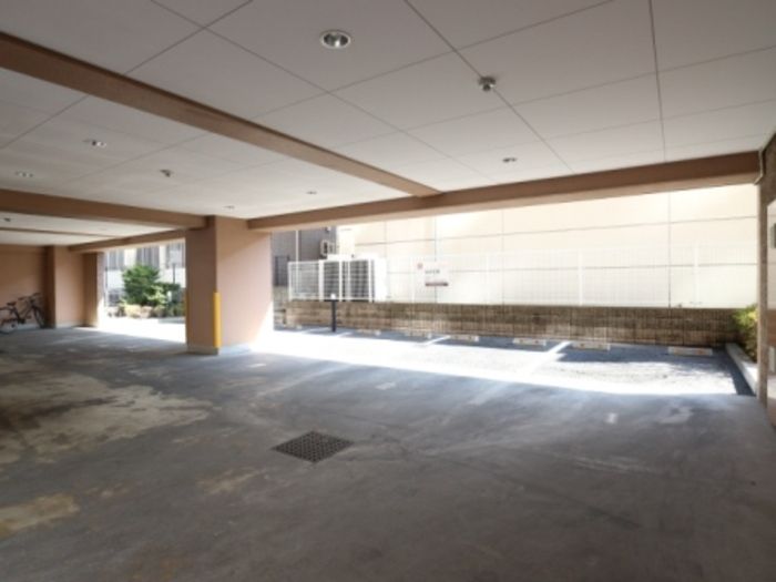 駐車場　駐車場に車を止められます