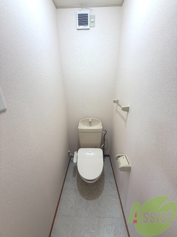 トイレ　トイレの写真です。シンプルで使いやすそうですね。