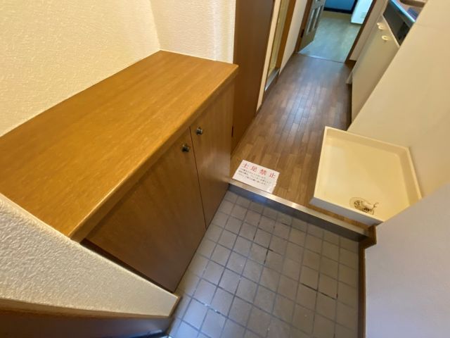 地下鉄御堂筋線 東三国駅 徒歩3分 13階建 築27年の玄関写真
