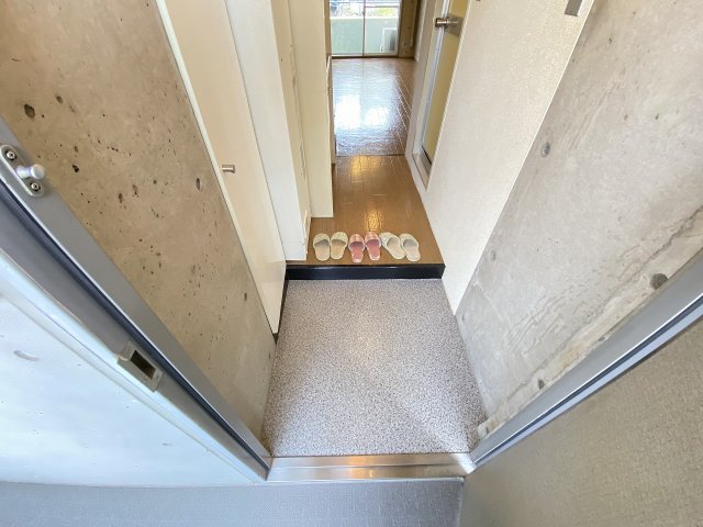 ＪＲ山手線 大塚駅 徒歩7分 4階建 築37年の玄関写真