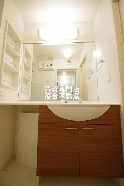 洗面設備　独立洗面化粧台付き