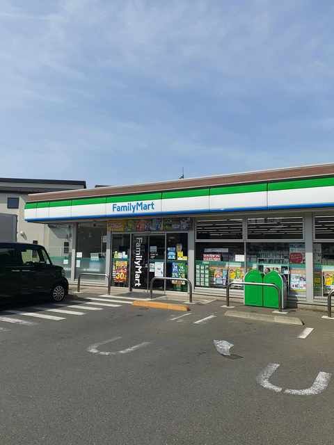 コンビニ　ファミリーマート（コンビニ）まで432m