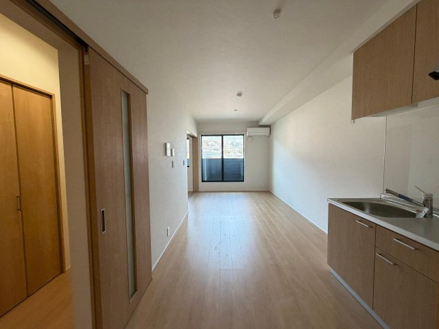 その他部屋・スペース　10.5帖のリビング・キッチンです。
