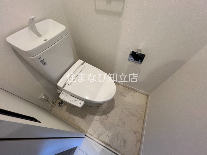 愛知環状鉄道 三河豊田駅 徒歩11分 3階建 築8年のトイレ写真