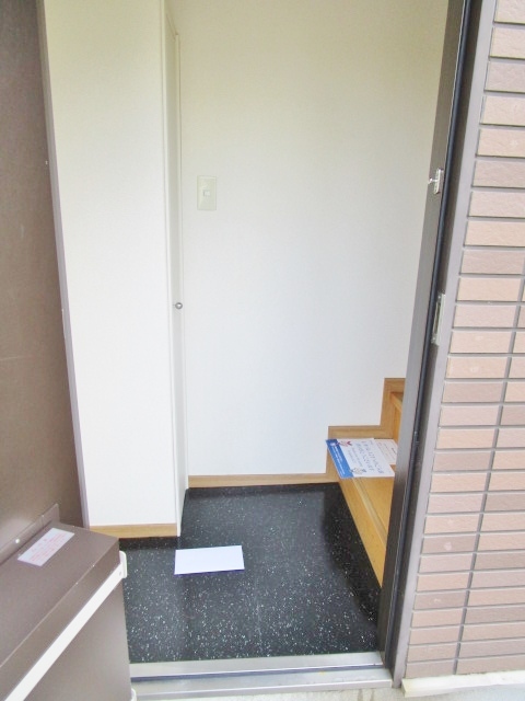 レオパレスINGの玄関写真