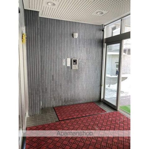 地下鉄東西線 西１８丁目駅 徒歩6分 10階建 築32年の外観写真