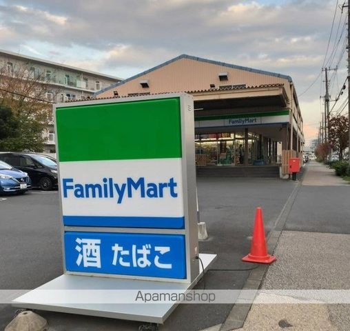 コンビニ　ファミリーマート（コンビニ）まで162m