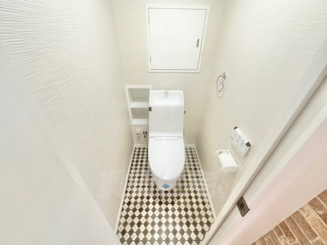 ＪＲ東海道本線 茨木駅 徒歩10分 6階建 築51年のトイレ写真
