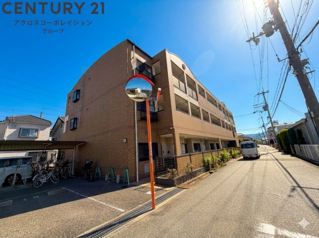 建物外観　敷地内に駐車場があります！