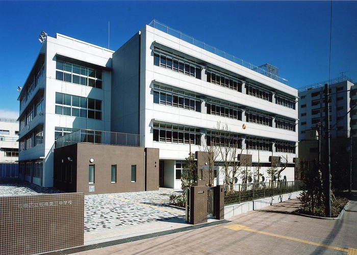 中学校　板橋区立板橋第三中学校（中学校）まで471m