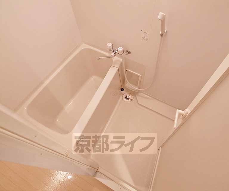 バス・シャワールーム　広々としたお風呂です。