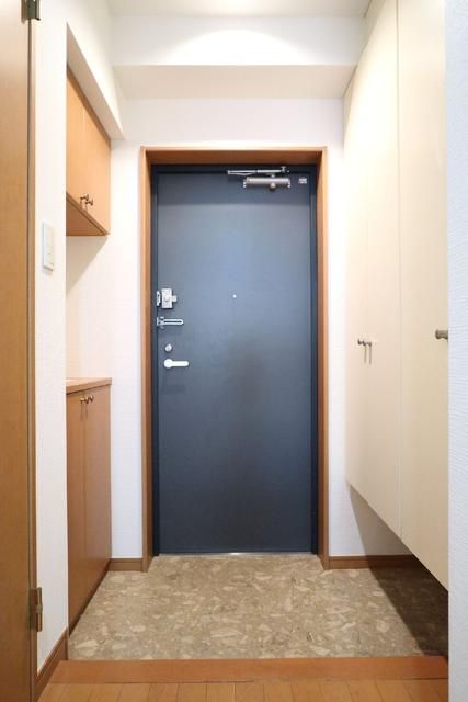 西武新宿線 中井駅 徒歩2分 3階建 築25年の玄関写真