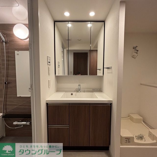 洗面設備　※写真は同タイプ住戸です。