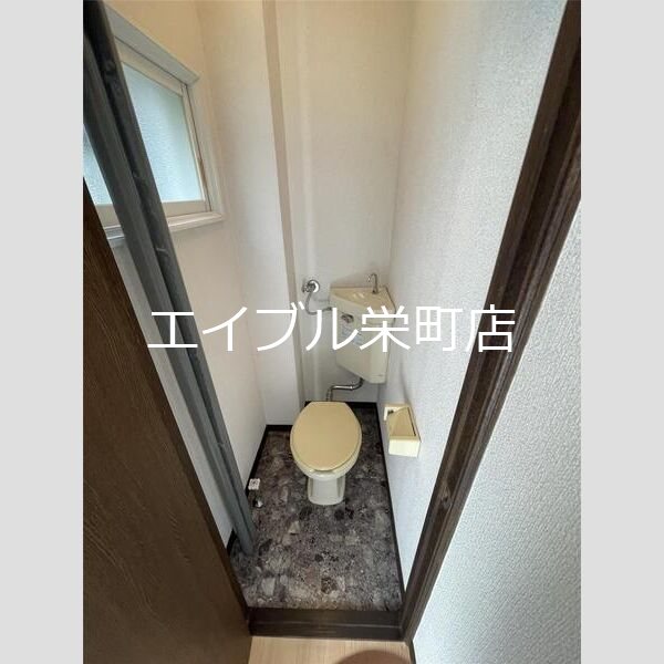 地下鉄南北線 北３４条駅 徒歩17分 3階建 築38年のトイレ写真