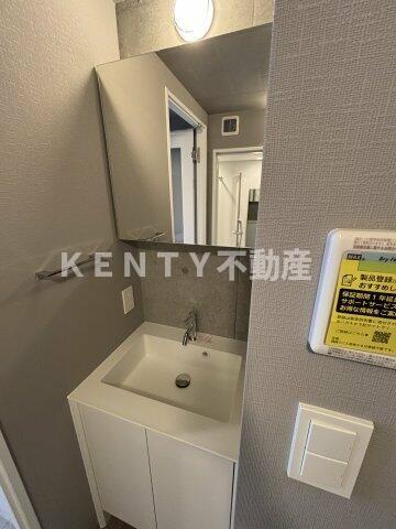 洗面設備　明るい洗面所です