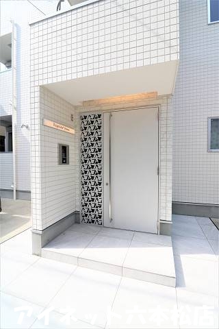 エントランス　オートロック完備です