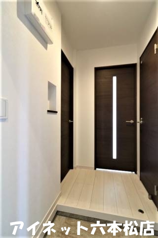 玄関　玄関から見るとこんな感じです