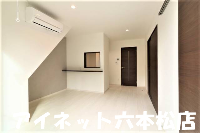 居室・リビング　白を基調とした明るいお部屋です
