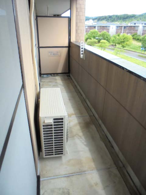 近鉄京都線 高の原駅 バス乗車時間：21分 最寄りバス停で下車 徒歩1分 3階建 築25年の内装写真