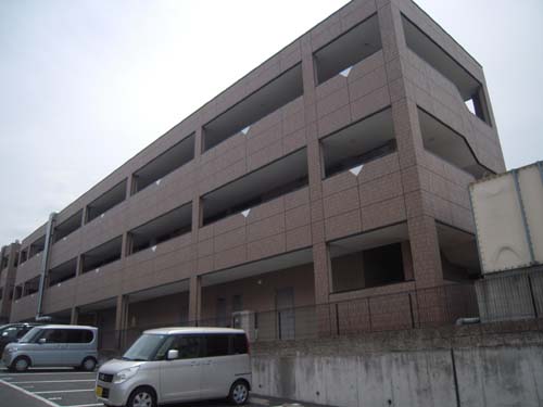 近鉄京都線 高の原駅 バス乗車時間：21分 最寄りバス停で下車 徒歩1分 築25年