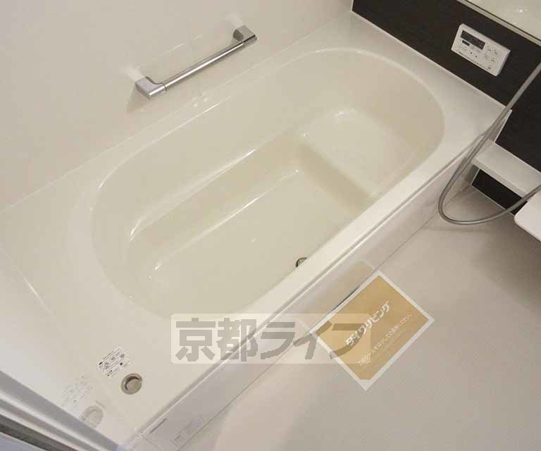 バス・シャワールーム　足も延ばせます！