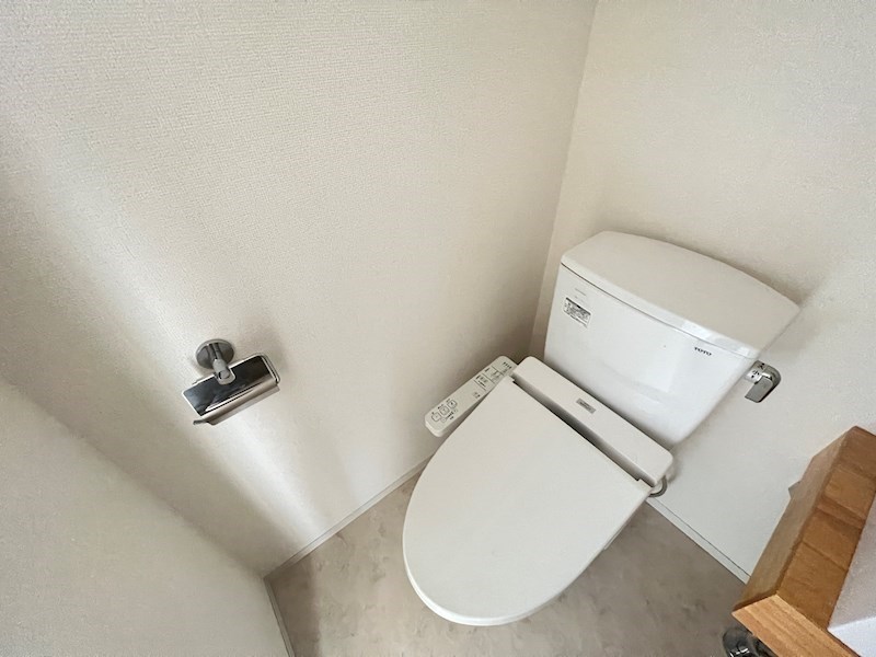 SERENITE三宮のトイレ写真