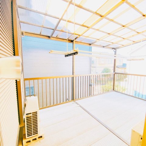 バルコニー　広々バルコニー付き