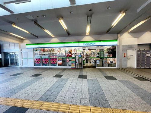 コンビニ　ファミリーマート 相鉄かしわ台駅店（コンビニ）まで523m