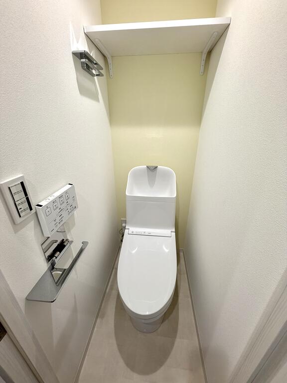 東京メトロ日比谷線 広尾駅 徒歩11分 4階建 築1年のトイレ写真