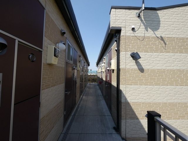 レオパレスwest courtの外観写真