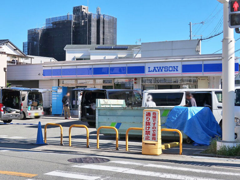 コンビニ　ローソン 豊中桜の町一丁目店（コンビニ）まで700m