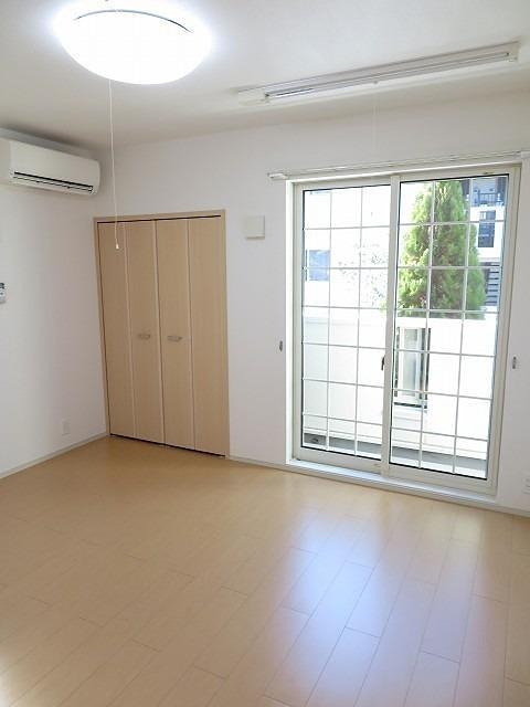 居室・リビング　2面採光で明るいお部屋です。