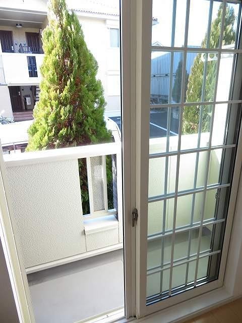 バルコニー　南西向きで日当たり良好です。