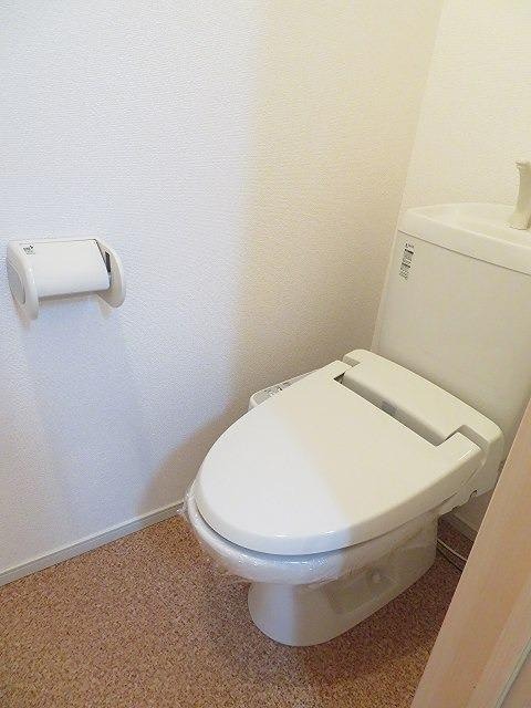 トイレ　ウォシュレット完備です。