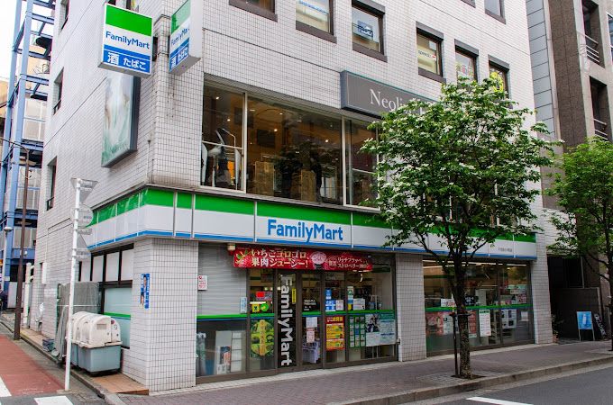 コンビニ　ファミリーマート 千代田小川町店（コンビニ）まで100m