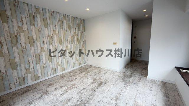 ＪＲ東海道本線 掛川駅 徒歩5分 3階建 築38年の居間写真