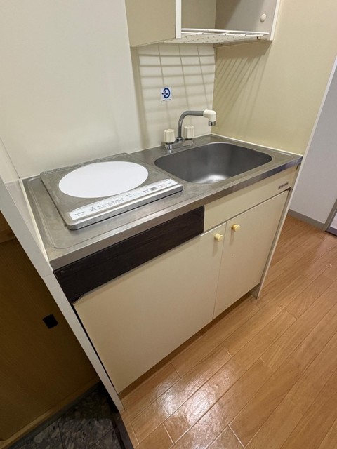 キッチン　退去予定の為別部屋の写真となります