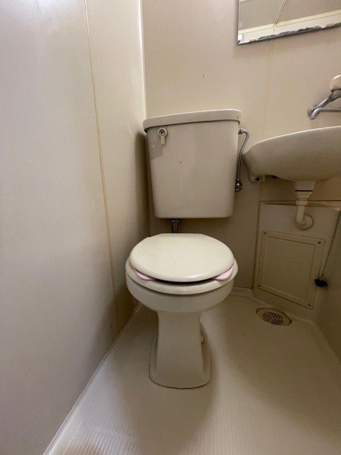 トイレ　退去予定の為別部屋の写真となります