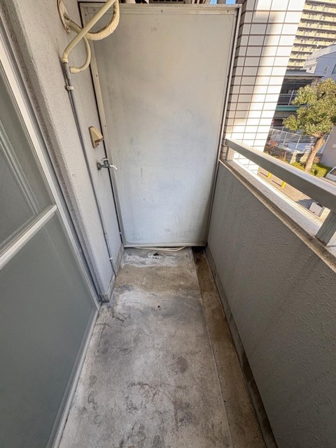 バルコニー　退去予定の為別部屋の写真となります