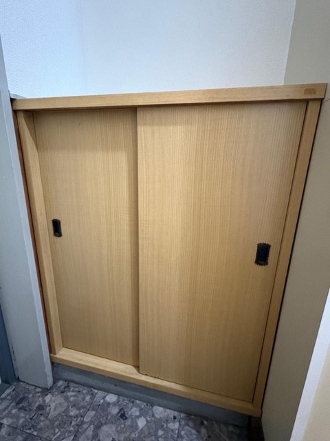玄関　退去予定の為別部屋の写真となります