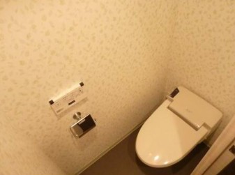 トイレ　同タイプ別部屋のお写真（色合い等が異なる場合が御座います）