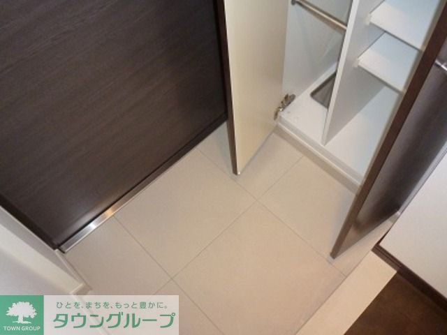 玄関　★玄関わきにはシューズボックス付き★
