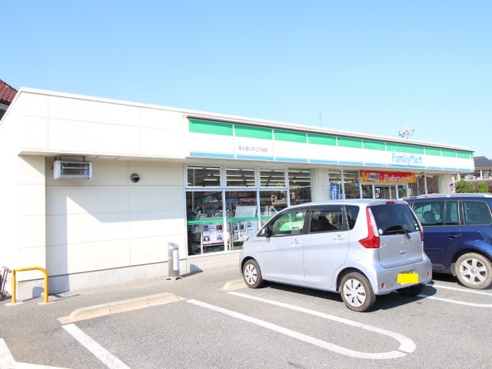 コンビニ　ファミリーマート（コンビニ）まで160m
