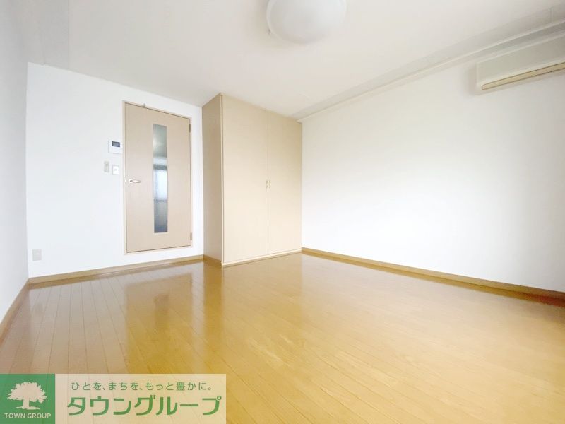 居室・リビング　※別部屋参考写真です